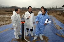 김학규 용인시장, 구제역 가축 매몰지 현장 방문