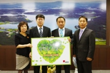 목훈재단, 안성시 고등학생 10명에 장학금 전달