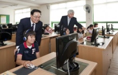 르노삼성, 부산 대상초등에 학습교재 지원