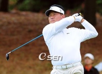 최경주, 세계골프랭킹 14위로 2계단 상승