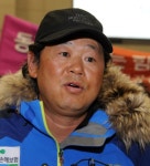 안나푸르나 등정 박영석, 24시간 넘게 연락두절