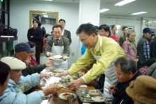 평택지청, 어르신 식사 대접 봉사활동 펼쳐