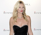 케이트 모스, 보물같은 가슴 노출