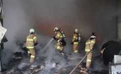 아산 타이어재생공장 화재… 밤샘 진화 작업