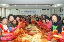 동구 수정2동 주민자치위, 다문화여성 ‘사랑의 김장담그기’ 체험