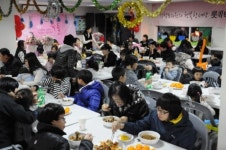 [포토] 롯데百 광복점, 청학모자원서 크리스마스 ‘특별 봉사활동’
