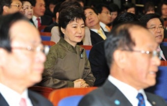 한나라 재창당파, “박근혜, 일단 믿고 지켜보겠다”