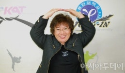 웃음 떠나지 않는 김치 파이터 어머니 김성화 씨