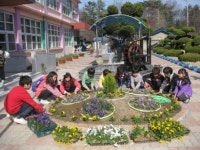 꽃 가꾸는 고운 마음으로 친구를 사랑해요