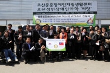 오산로타리클럽, 장애우들에게 봉고 차량 전달