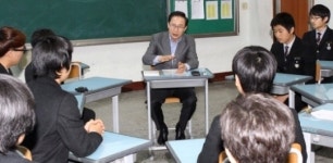 경기도 여주군 여주중학교 방문.학교폭력 예방 관련 간담회 갖는 이명박 대통령