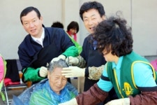 광주평동농협, 200여명 노인에 이미용봉사활동 펼쳐