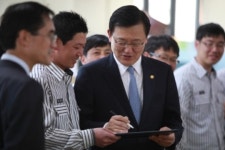 광주광산우체국 방문한 홍석우 장관, 소탈한 모습 인기