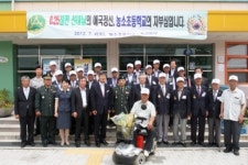 육군53사단, 울산 농소초교에 6·25 참전용사 명패 전달