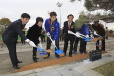 화순 이용대 체육관 개관…본격 운영