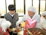 이교범 하남시장, 고등학교 급식체험에 나서