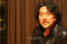 [인터뷰] 감독 데뷔작 ‘두꺼비 기름’ 들고 PIFF 온 일본 배우 야쿠쇼 코지