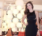 미란다 커 내한, 슈퍼모델의 과감한 포즈 [포토]