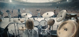 영화 보헤미안 랩소디 신드롬...전설이 된 밴드 퀸이 전 세대를 흔든 비결은?