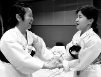 연극계 중진 강영걸 연출과 아마 배우들이 함께 하는 생활연극 작은 할머니