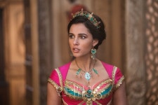 추억의 디즈니 만화 알라딘 영화로 재탄생...자스민 공주 역에 할리우드 라이징 스타 나오미 스콧