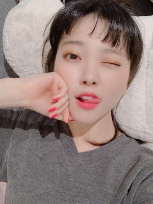 요요미, 윙크 한방에 팬심 '올킬'...나이, 본명도 주목 | 포토뉴스