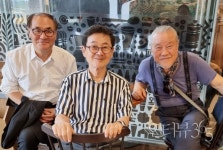[Interview人 동정] 45년 인연 이장호·배창호 감독과 김두호 영화평론가
