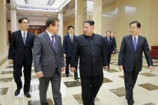“4월말 판문점에서 3차 남북정상회담 개최 합의”