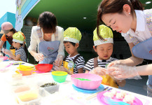 [사진]식사랑 농사랑…“주먹밥 맛있겠다”