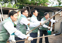농가희망봉사단, 홍천서 ‘사랑의 집고치기’ 구슬땀