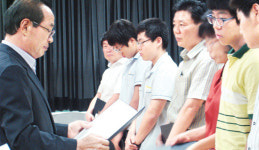 서부농협 2,460만원 … 대학생 등 27명 수혜