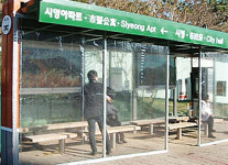 광양, 승강장에 보온 비닐막 설치 “따뜻하게 버스 기다리세요”