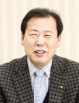 [제7회 도농교류 농촌사랑 대상]홍사덕 경기 화성 송산농협 조합장<대통령 표창>-기업·마을 6쌍 ‘1사1촌’ 연결, 체험장 등 교류시설 확충 앞장