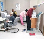 “어르신들 만수무강하세요”