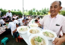 축산물 정 나눔…삼계탕 드시고 힘내세요