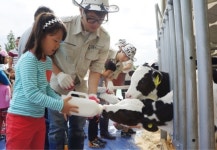 “송아지야~ 쑥쑥 자라렴”