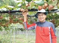 [이사람]기온 낮은 경북 영덕에서 참다래 친환경 노지재배하는 방성기씨