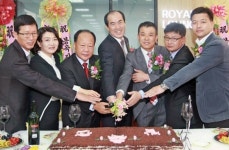 농협은행 창원 봉곡지점, 새단장 개점…쌀 기부도