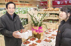 봉동농협 로컬푸드직매장 “대박났네”