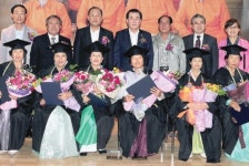 [화제]‘평균 71세’ 충남 예산 화천문해교실 늦깎이 초등학생들