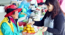 “할머니장터의 정은 덤”