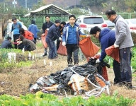 농협은행 대구본부·구암마을…팔공산 일대 영농폐기물 수거