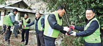 경남농협·나눔축산·진주축협…20가구에 연탄 6000장 배달