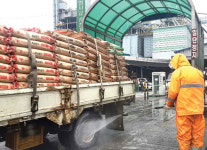 [동행취재]“구제역 막아라” 농협사료 충청지사 사료차량 차단방역 현장