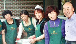 옥과농협·한마음봉사대, 조합원들에 닭백숙 대접