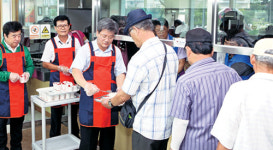 전북농협·익산군산축협, 어르신 850여명에 점심 대접