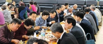 제주농협·한돈협의회, 어르신에 축산물 나눔
