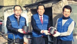 농협 동해시지부·묵호농협, 사랑의 연탄 1200장 배달