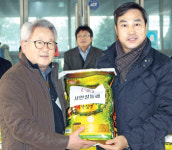 서안성농협·공도읍 사회기관 단체, 공도읍에 쌀 410포대·담요 기탁