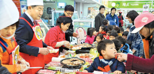 전남농협, 3월3일 ‘삼겹살데이’ 맞아 무안서 소비촉진 행사